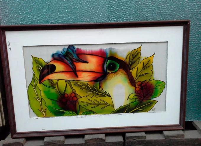 Quadro com moldura de madeira escura e passe-partout, executado pela Vitrais Celso